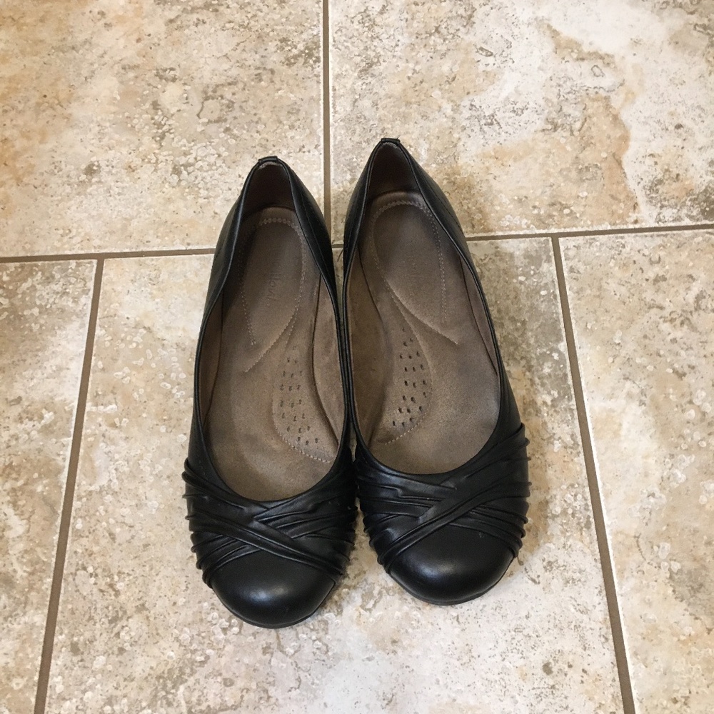 Natural glow flats by naturalized  size 8.5